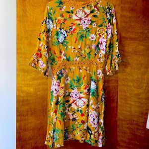 Floral mini dress in perfect condition.